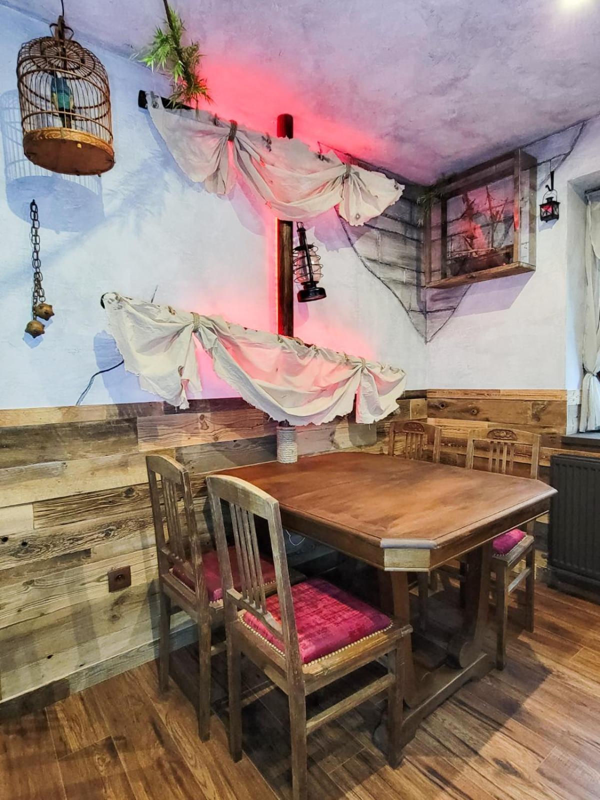 Le Repaire Des Pirates Logement Magique Sainte-Croix-en-Plaine Exteriör bild