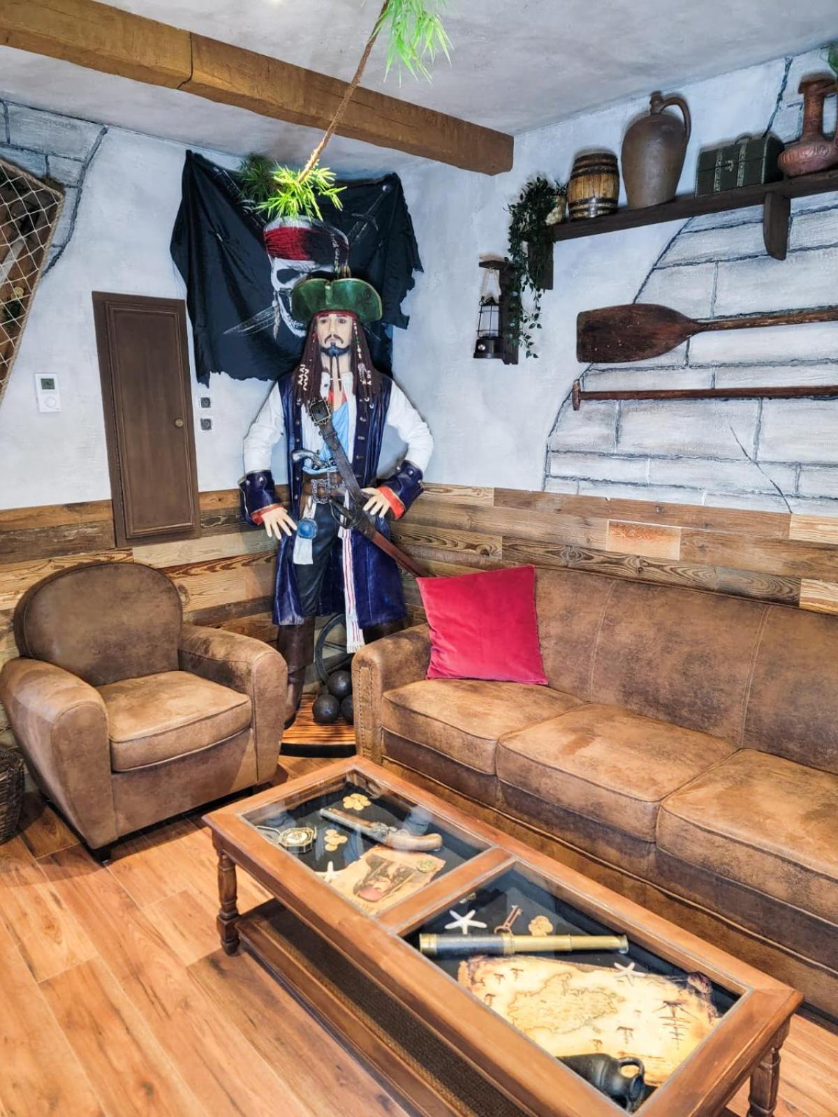 Le Repaire Des Pirates Logement Magique Sainte-Croix-en-Plaine Exteriör bild
