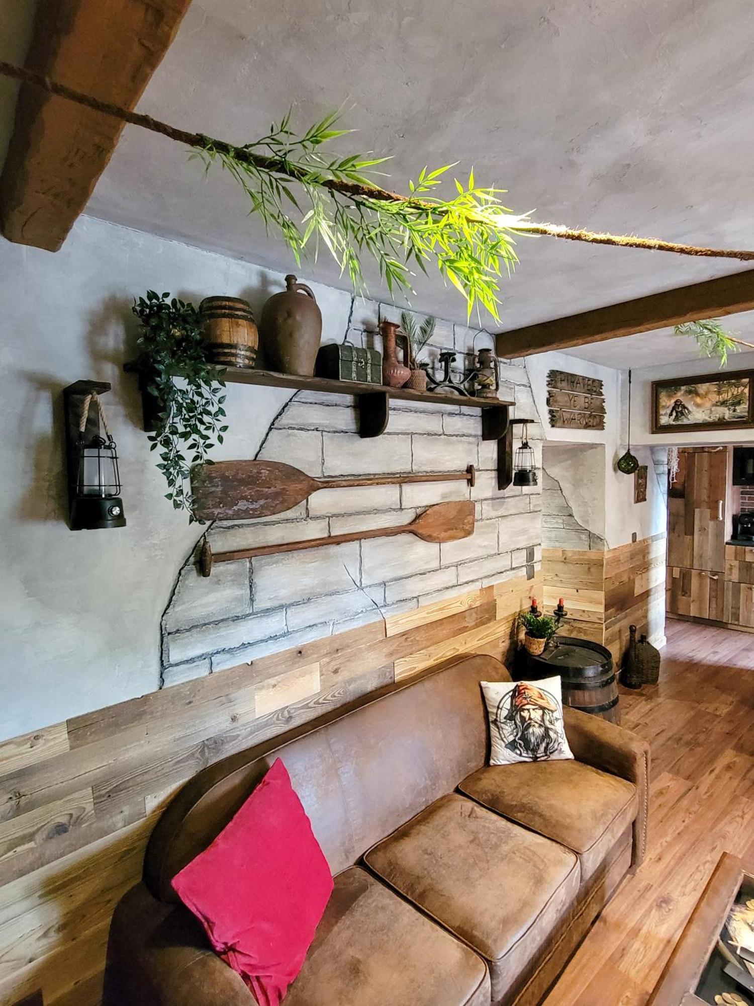 Le Repaire Des Pirates Logement Magique Sainte-Croix-en-Plaine Exteriör bild