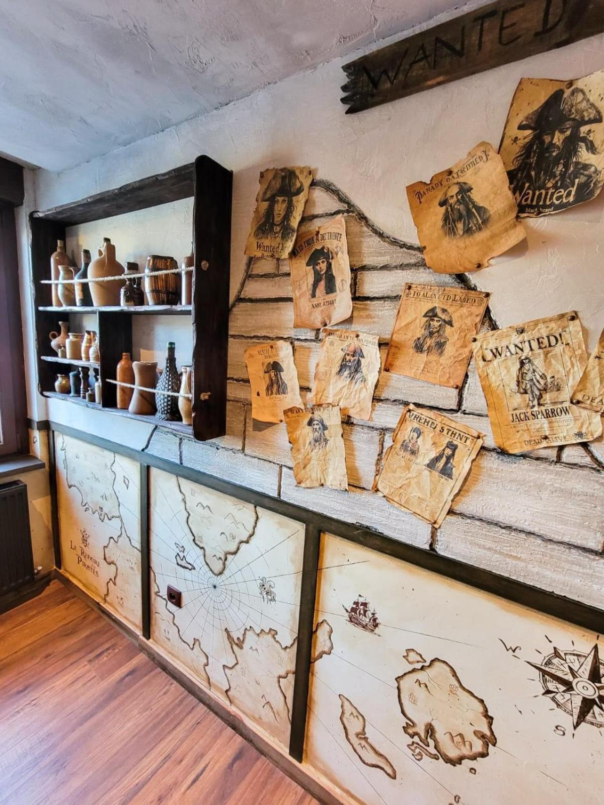 Le Repaire Des Pirates Logement Magique Sainte-Croix-en-Plaine Exteriör bild